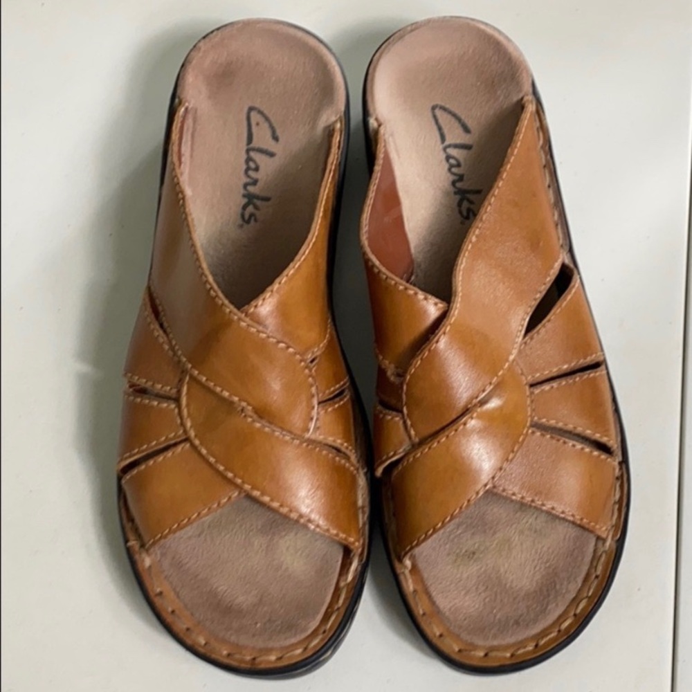 ❌ SOLD ❌ Clark leather slide size 6
